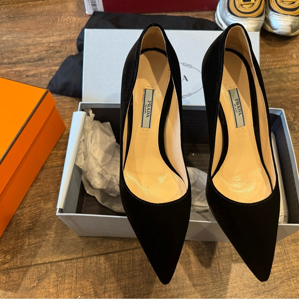 Prada velvet heel black 38